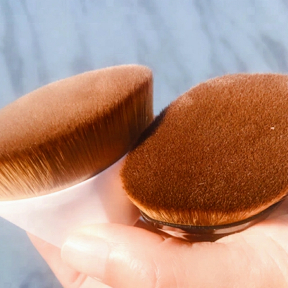 Foundation Brush + Free 🎁!